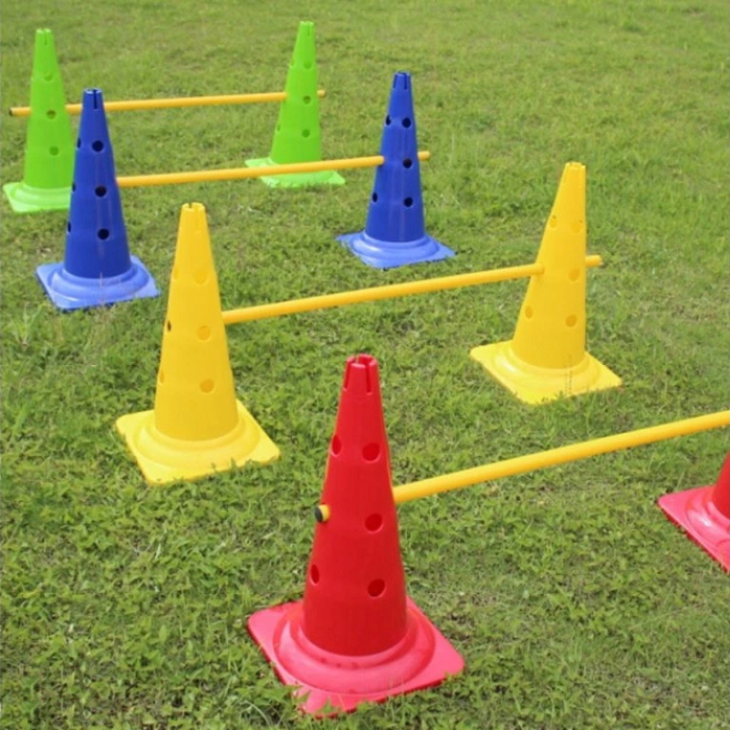Kužeľ JUVE PE 40 cm s vrchným otvorom 1 - GYMSPORT.sk Tréningový kužeľ JUVE pre agility cvičenia